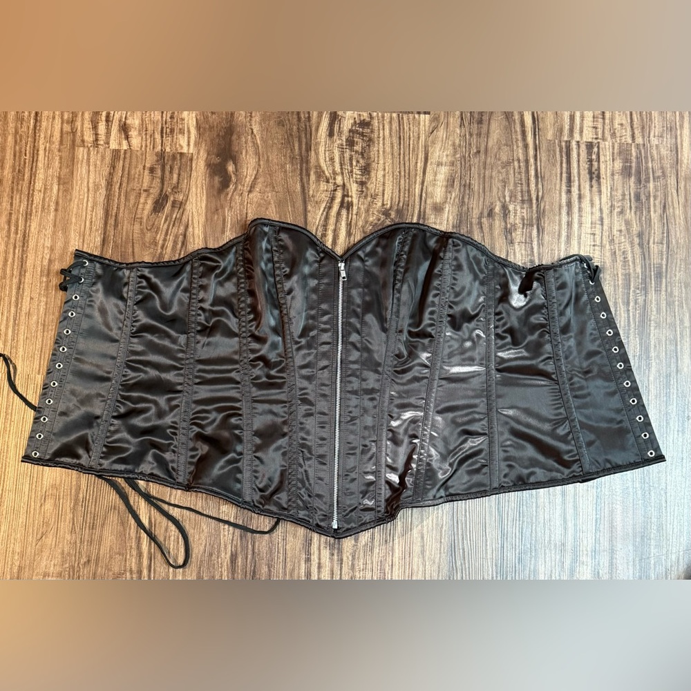Top Drawer by Daisy Corsets XXL - Picture 2 of 12